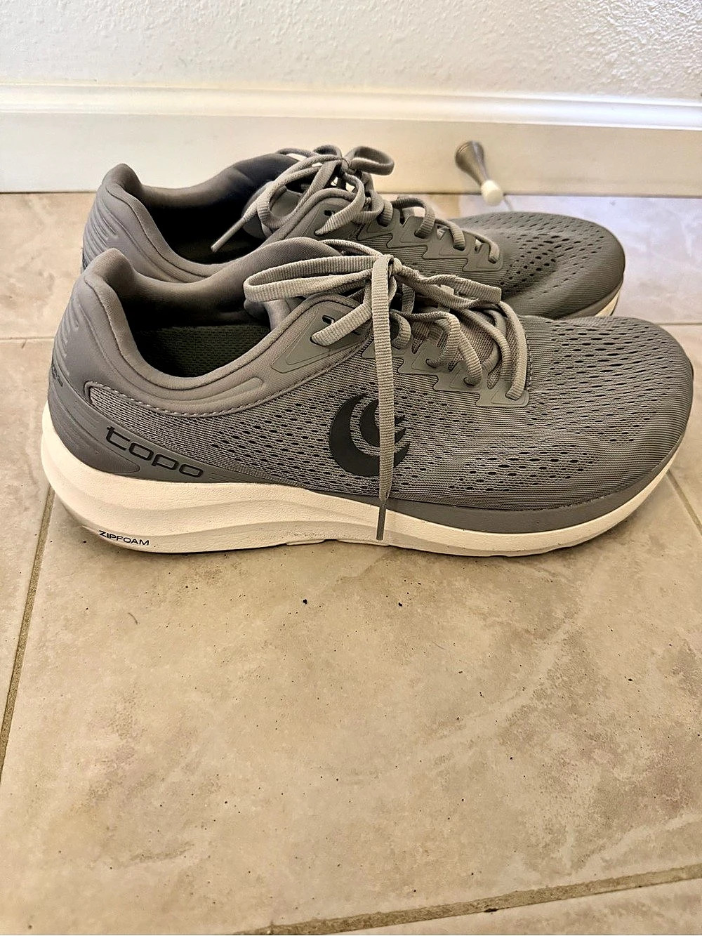 Topo Athletic M-Phantom 3 Gray Athletic Shoes US 11 D
